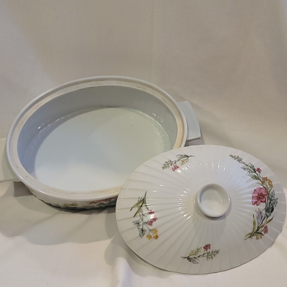 Vintage Heritage Porcelain Ovenware Casserole Dish - Picture 2 of 4